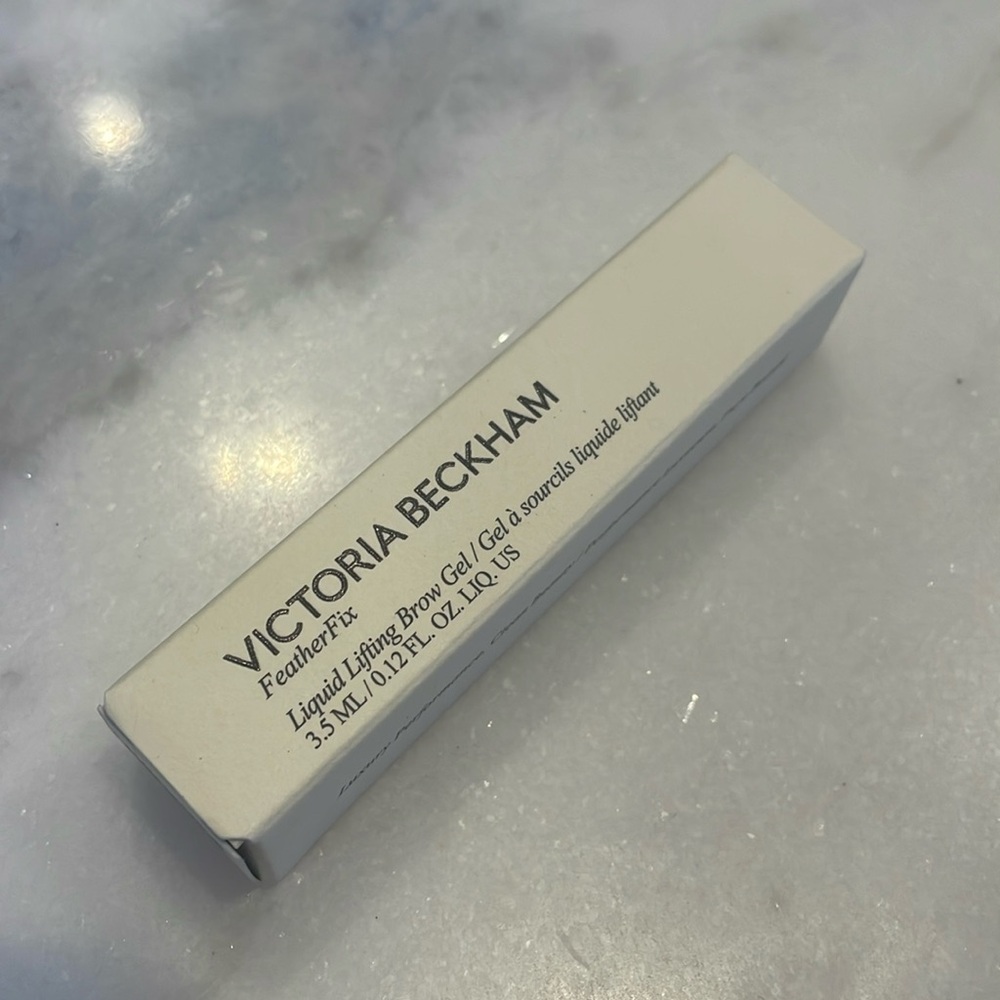 Victoria Beckham brow gel medium color